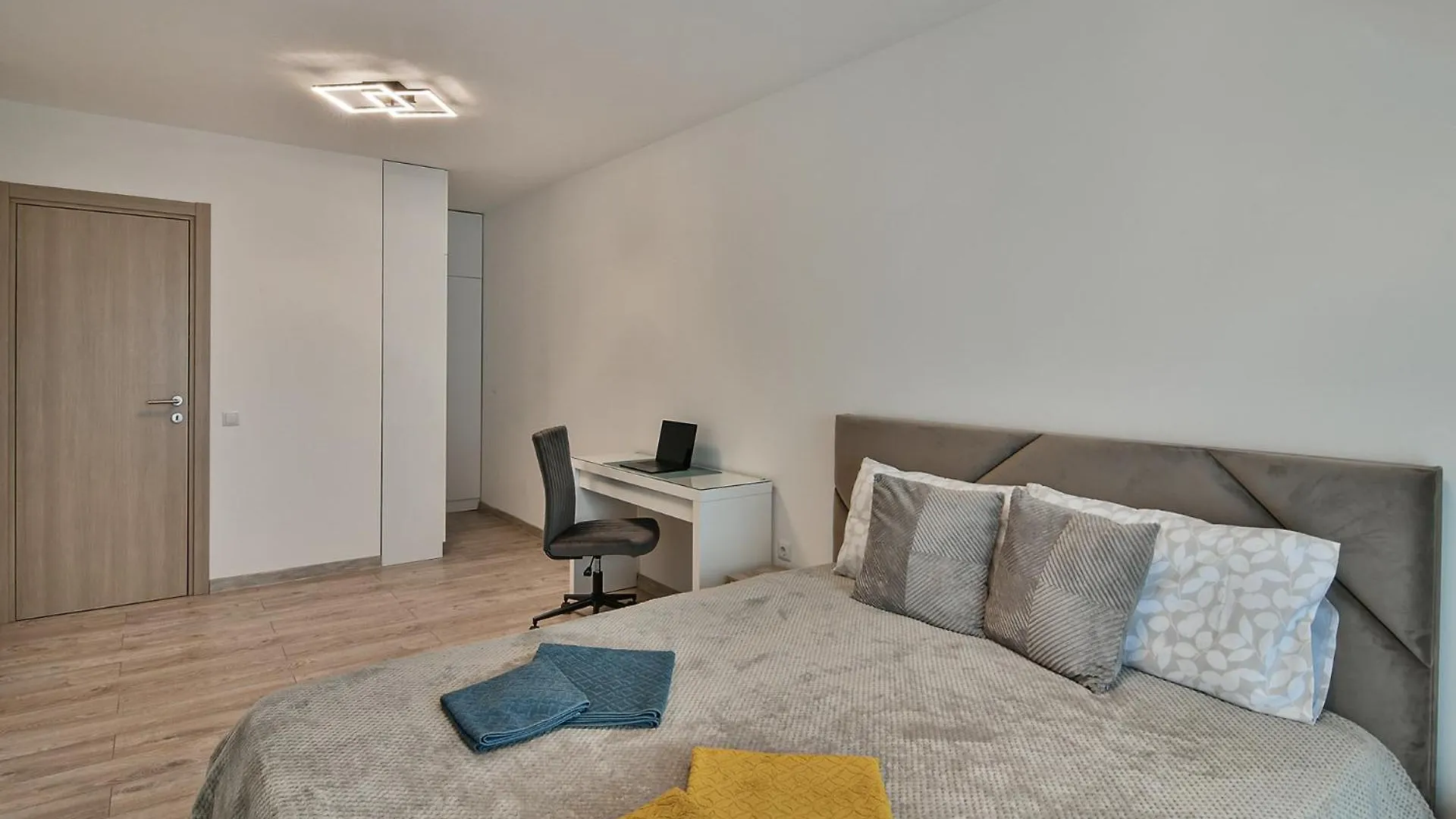 Sky View Flat With Parking Apartment Varna